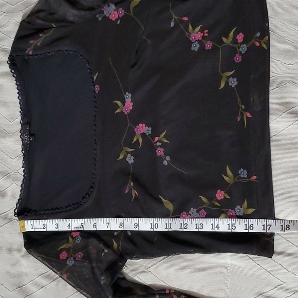 NWOT BCBGMaxAzria Black Floral Mesh Lined Long Sleeve Crop Top Size Medi… - Picture 8 of 11